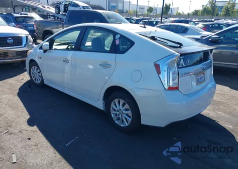 2014 Toyota Prius Plug-In z USA, uszkodzony, nr VIN JTDKN3DP2E3052772